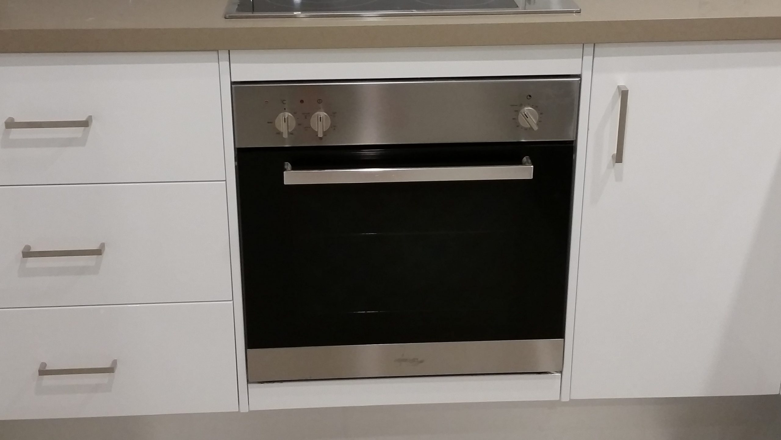 Ovenlec Traralgon Oven Repairs - Talk directly to the oven repair and oven door repair specialist for a free oven repair estimate.